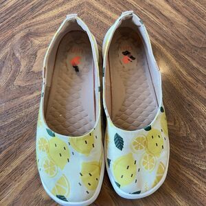 Uin Women’s Yellow Lemon Juice Round Toe Canvas Slip-On Size 10 Flats Washable